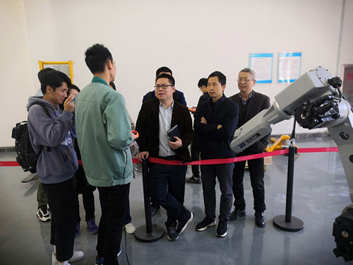 機械學院舉辦機器人操作培訓，助力自動化及機械傳動產品研發(fā)能力提升